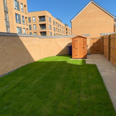 Brand New Entire 4 Bed House Multiple Free Parking Early Check-In Late Check- Out Allowed South Ockendon Экстерьер фото