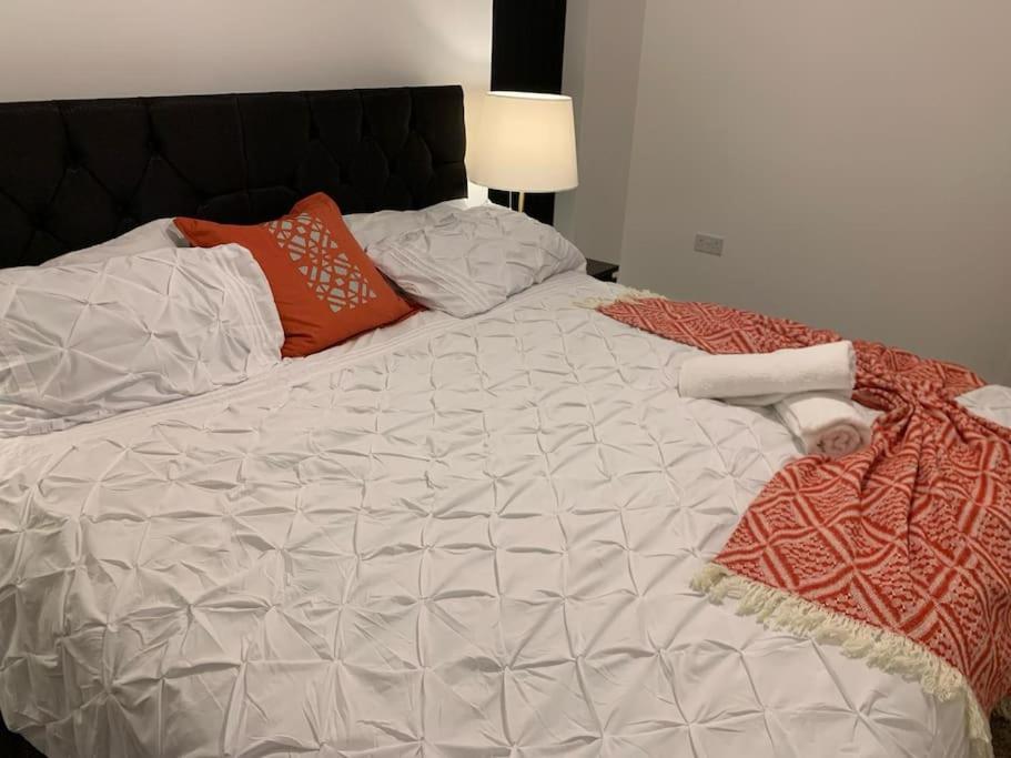 Brand New Entire 4 Bed House Multiple Free Parking Early Check-In Late Check- Out Allowed South Ockendon Экстерьер фото